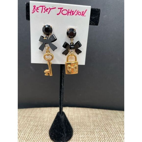 New Betsey Johnson Iconic Heart Lock Key Earrings Crystal Black Bow Pierced Post - Picture 1 of 7